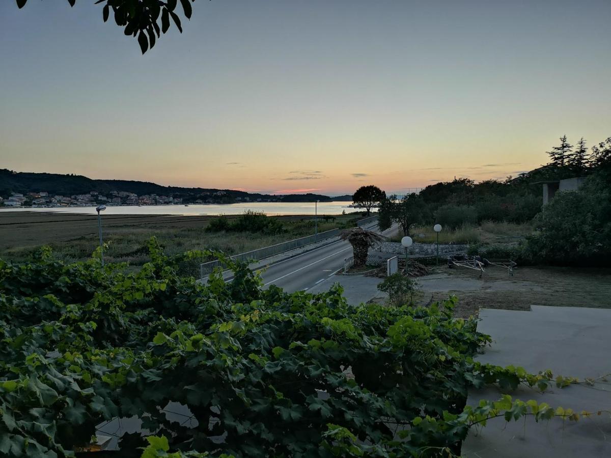 Apartmani Olivera 2 Supetarska Draga Kamer foto