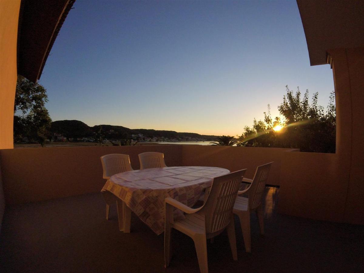 Apartmani Olivera 2 Supetarska Draga Buitenkant foto
